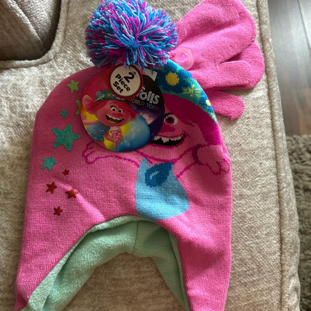 NWT 2pcs Hat and glove set